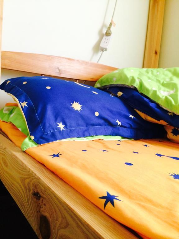 שיאמן Backyard Youth Hostel חדר תמונה
