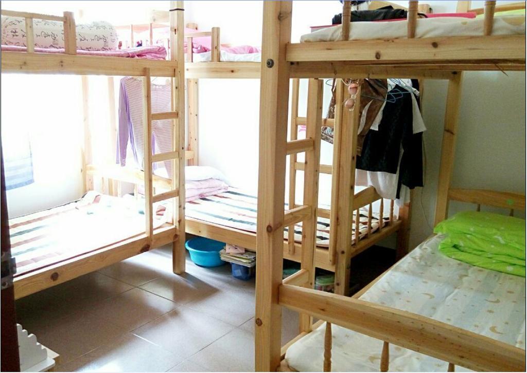 שיאמן Backyard Youth Hostel חדר תמונה